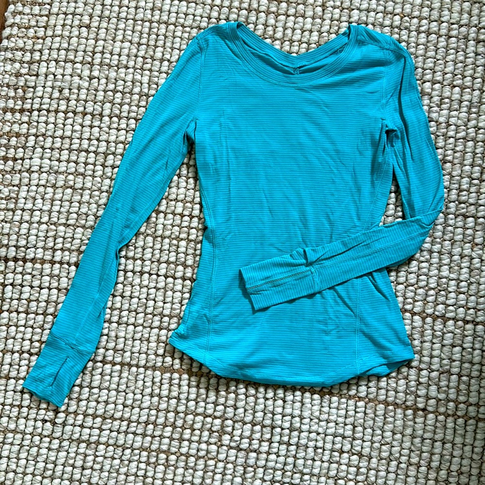 Lululemon Aqua Green Long Sleeved Lightweight Scoop Neck Top sz 4 - Great Cond